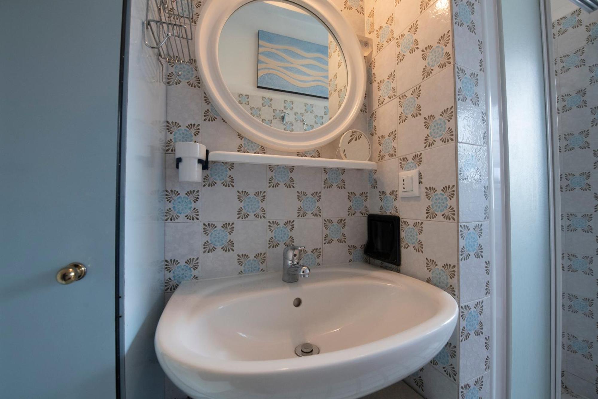 239 - Casa Del Sole Vista Mare Moneglia - 5Minuti A Piedi Dal Mare - Parcheggio Privato Apartamento Exterior foto